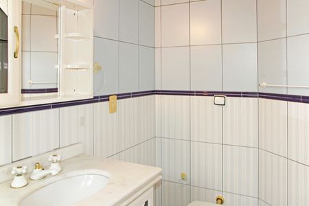 Casa de condomínio para alugar com 680m², 5 quartos e 5 vagasBanheiro da Suíte