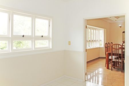 Casa de condomínio para alugar com 680m², 5 quartos e 5 vagasCorredor
