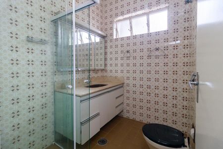 Banheiro social de casa para alugar com 3 quartos, 180m² em Vila Cordeiro, São Paulo