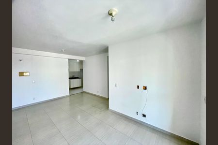 Apartamento para alugar com 76m², 3 quartos e 1 vagaSala
