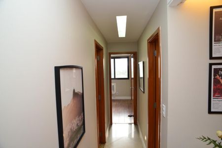 Corredor de apartamento para alugar com 2 quartos, 81m² em Barra da Tijuca, Rio de Janeiro