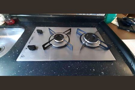 Cozinha de kitnet/studio para alugar com 1 quarto, 22m² em Jardim Ivana, São Paulo