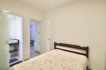 Suíte de apartamento para alugar com 2 quartos, 70m² em Vila Alzira, Guarujá
