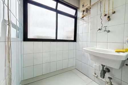Área de serviço de apartamento para alugar com 2 quartos, 64m² em Sumaré, São Paulo