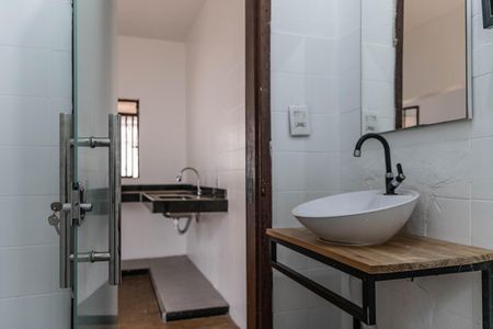 Banheiro de casa para alugar com 1 quarto, 75m² em Milionários (barreiro), Belo Horizonte