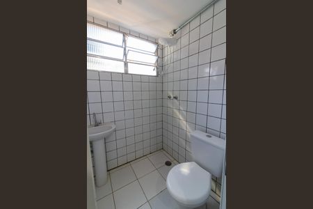 Banheiro de kitnet/studio para alugar com 1 quarto, 30m² em Cidade Universitária, Campinas