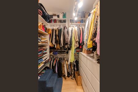 Apartamento à venda com 166m², 4 quartos e 1 vagaCloset do quarto 2