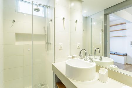 Apartamento para alugar com 78m², 2 quartos e 1 vaga Apartamento para alugar com 78m², 2 quartos e 1 vagaBanheiro da Suíte
