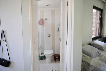 Apartamento à venda com 96m², 3 quartos e 3 vagas Apartamento à venda com 96m², 3 quartos e 3 vagasBanheiro da Suíte