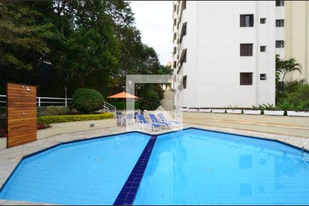 Apartamento à venda com 96m², 3 quartos e 3 vagas Apartamento à venda com 96m², 3 quartos e 3 vagasÁrea comum - Piscina