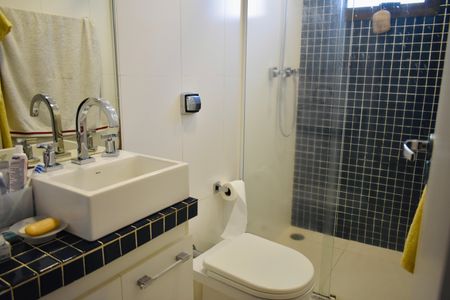 Apartamento à venda com 96m², 3 quartos e 3 vagas Apartamento à venda com 96m², 3 quartos e 3 vagasBanheiro Social