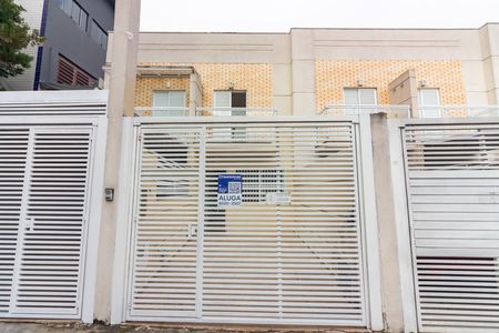 Fachada de casa para alugar com 2 quartos, 75m² em I.a.p.i., Osasco