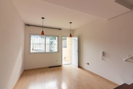 Sala  de casa para alugar com 2 quartos, 75m² em I.a.p.i., Osasco