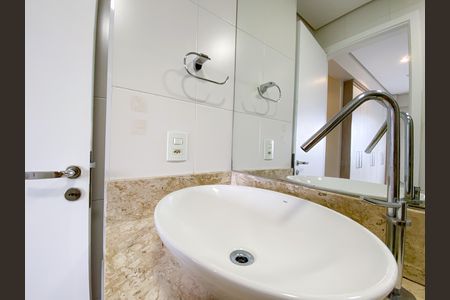Apartamento para alugar com 83m², 2 quartos e 2 vagas Apartamento para alugar com 83m², 2 quartos e 2 vagasBanheiro da Suíte