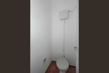 Banheiro de serviço de apartamento para alugar com 2 quartos, 84m² em Rio Branco, Porto Alegre