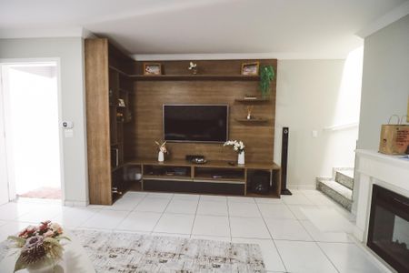 Casa à venda com 150m², 3 quartos e 3 vagas Casa à venda com 150m², 3 quartos e 3 vagasSala