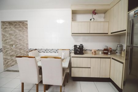 Casa à venda com 150m², 3 quartos e 3 vagas Casa à venda com 150m², 3 quartos e 3 vagasCozinha