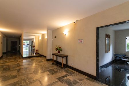 Apartamento à venda com 200m², 3 quartos e 1 vaga Apartamento à venda com 200m², 3 quartos e 1 vagaHall de entrada