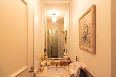 Apartamento à venda com 200m², 3 quartos e 1 vaga Apartamento à venda com 200m², 3 quartos e 1 vagaLavabo