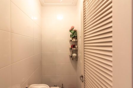 Apartamento à venda com 200m², 3 quartos e 1 vaga Apartamento à venda com 200m², 3 quartos e 1 vagaBanheiro de serviço