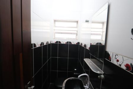 Casa à venda com 100m², 2 quartos e 1 vagaLavabo