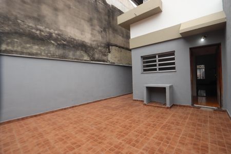 Casa à venda com 100m², 2 quartos e 1 vagaQuintal