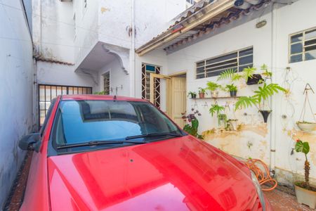 Casa à venda com 210m², 3 quartos e 4 vagas Casa à venda com 210m², 3 quartos e 4 vagasQuintal/Garagem