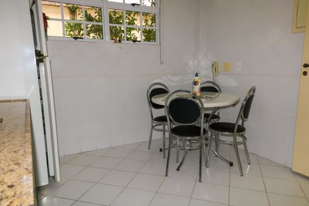 Casa de condomínio à venda com 94m², 3 quartos e 2 vagasCozinha