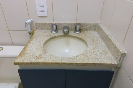 Casa de condomínio à venda com 94m², 3 quartos e 2 vagasBanheiro Social