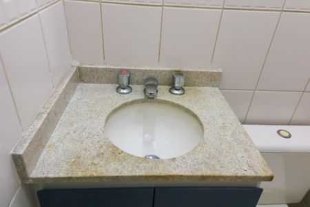 Casa de condomínio à venda com 94m², 3 quartos e 2 vagasBanheiro da Suite