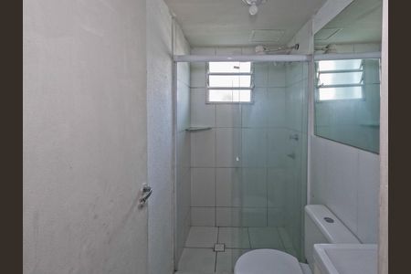 Banheiro social de apartamento para alugar com 1 quarto, 48m² em Estância Jaraguá, São Paulo