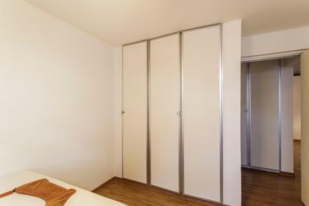 Apartamento à venda com 136m², 4 quartos e 1 vagaQuarto 2