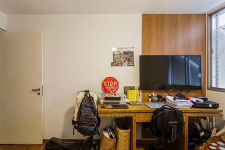 Apartamento à venda com 136m², 4 quartos e 1 vagaQuarto 2