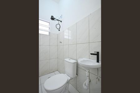 Banheiro de casa para alugar com 2 quartos, 53m² em Jardim Taboao, São Paulo