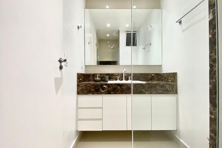 Apartamento para alugar com 92m², 2 quartos e 1 vaga Apartamento para alugar com 92m², 2 quartos e 1 vagaBanheiro social