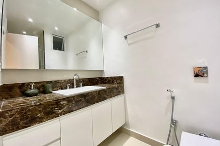 Apartamento para alugar com 92m², 2 quartos e 1 vaga Apartamento para alugar com 92m², 2 quartos e 1 vagaBanheiro social