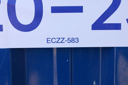 Apartamento para alugar com 42m², 2 quartos e 1 vagaPlaca grande instalada na fachada do condomínio dia 06.07.2026 - Código da placa: ECZZ-583