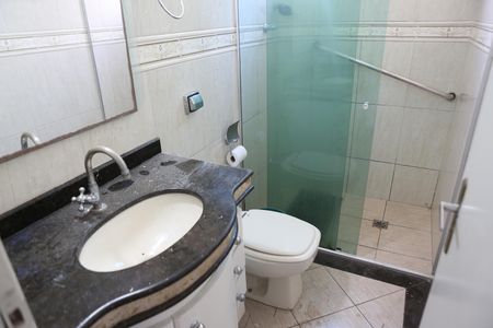 Banheiro de apartamento para alugar com 3 quartos, 65m² em Glória, Contagem