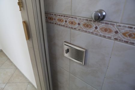 Banheiro de serviço de apartamento para alugar com 3 quartos, 65m² em Glória, Contagem