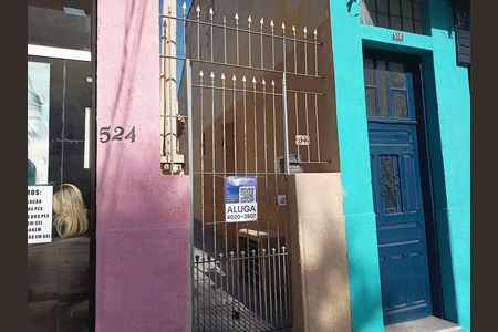 Casa para alugar com 50m², 1 quarto e sem vagaFachada e portão