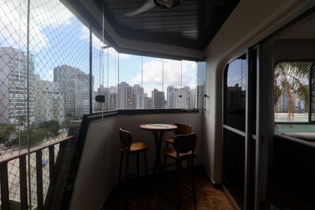 Varanda de apartamento para alugar com 4 quartos, 156m² em Vila Luis Antônio, Guarujá