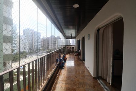 Apartamento para alugar com 156m², 4 quartos e 1 vagaVaranda da Suíte