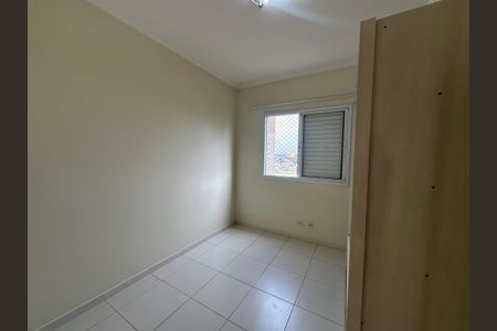 Quarto 1 de apartamento para alugar com 2 quartos, 70m² em Jardim Tupanci, Barueri