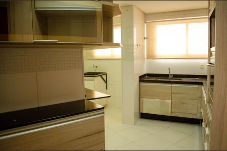 Apartamento à venda com 110m², 3 quartos e 2 vagas Apartamento à venda com 110m², 3 quartos e 2 vagasCozinha