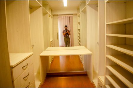 Apartamento à venda com 110m², 3 quartos e 2 vagas Apartamento à venda com 110m², 3 quartos e 2 vagasCloset Suíte 3