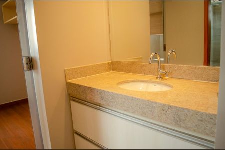 Apartamento à venda com 110m², 3 quartos e 2 vagas Apartamento à venda com 110m², 3 quartos e 2 vagasBanheiro das semi suíte