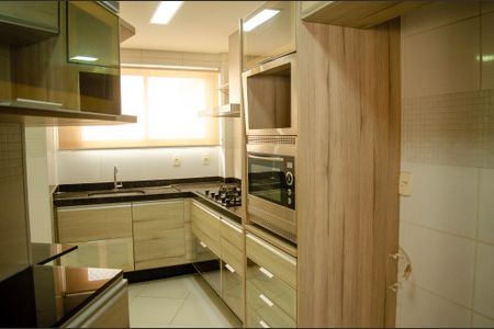 Apartamento à venda com 110m², 3 quartos e 2 vagas Apartamento à venda com 110m², 3 quartos e 2 vagasCozinha