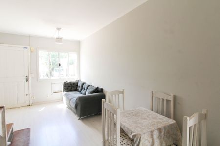 Sala de casa de condomínio à venda com 2 quartos, 88m² em Rio Branco, Canoas