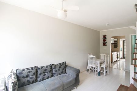 Sala de casa de condomínio à venda com 2 quartos, 88m² em Rio Branco, Canoas