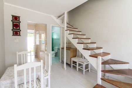 Sala de casa de condomínio à venda com 2 quartos, 88m² em Rio Branco, Canoas